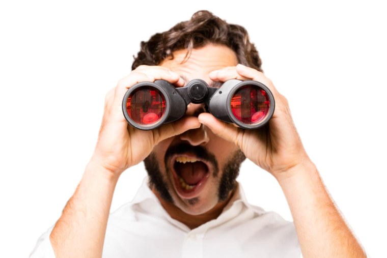 Солдат с биноклем