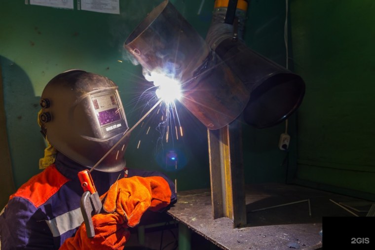 Электросварщик ручной дуговой сварки