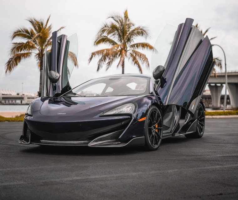 MCLAREN 600lt черный