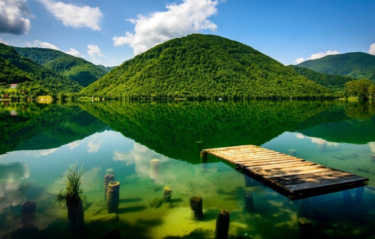 Горы озеро зелень