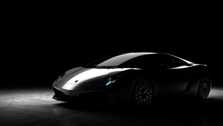 Машина на черном фоне