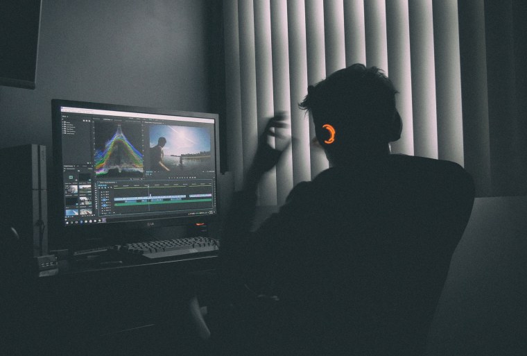 Человек за компьютером Эстетика