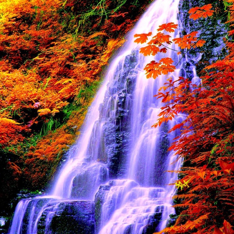 Водопад красивый синий