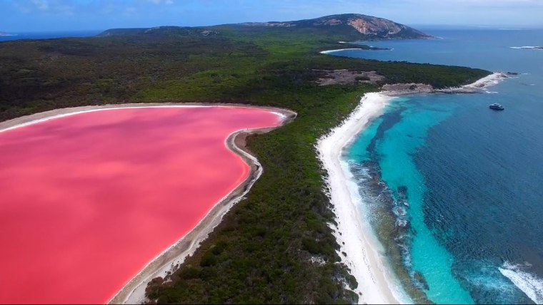 Красное озеро в Австралии в Мельбурне